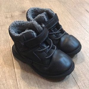 Oshkosh toddler boots